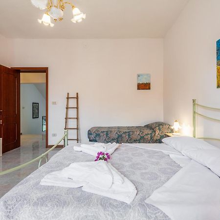 Il Giardino Dell'Arte Bed and Breakfast Capoterra Δωμάτιο φωτογραφία